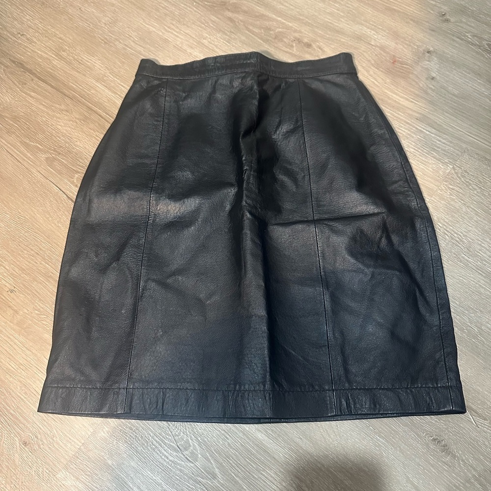 Vintage Wilson Black Leather Mini Pencil Skirt Size 8 (see measurements)